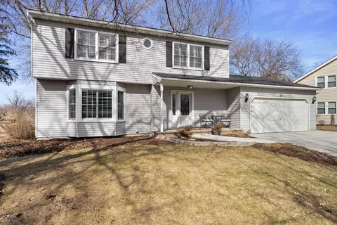 321 Carriage Hill Rd, Naperville, IL 60565