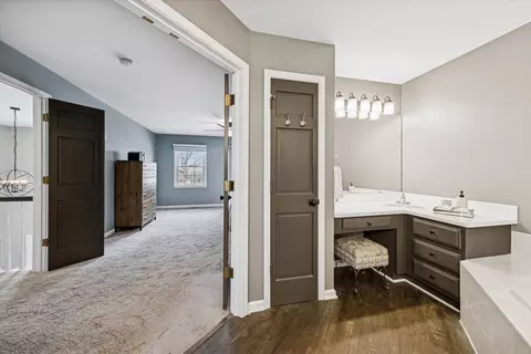Entry Way - 570 Riva Ct, Wheaton, IL 60187 photo 3 of 3