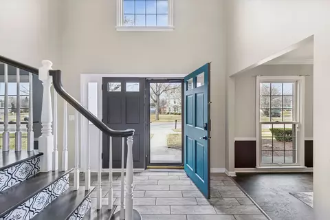 Entry Way - 570 Riva Ct, Wheaton, IL 60187 photo 2 of 3