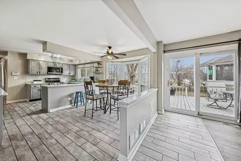Kitchen - 570 Riva Ct, Wheaton, IL 60187 photo 1 of 4