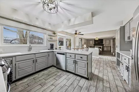 Kitchen - 570 Riva Ct, Wheaton, IL 60187 photo 3 of 4