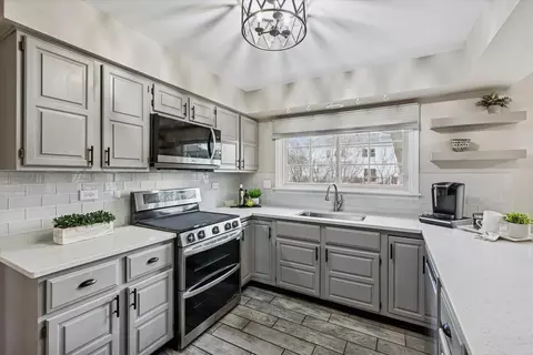 Kitchen - 570 Riva Ct, Wheaton, IL 60187 photo 4 of 4