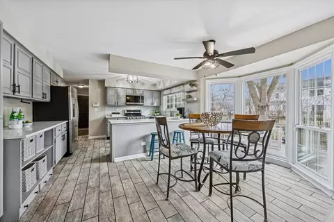 Kitchen - 570 Riva Ct, Wheaton, IL 60187 photo 2 of 4