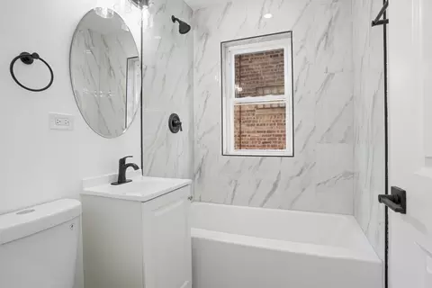 Bath - 607 E 103rd Pl, Chicago, IL 60628 photo 1 of 3
