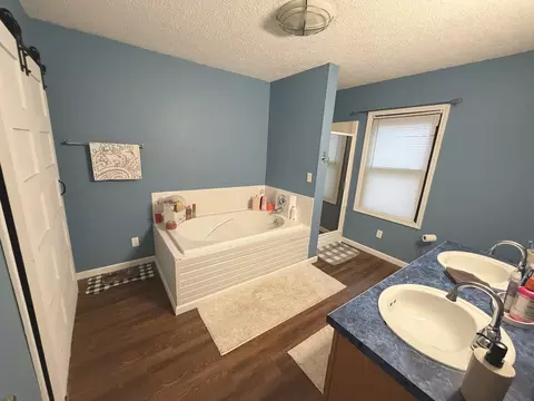 Bath - 5179 Wright Rd, Alma, IL 62807 photo 2 of 4