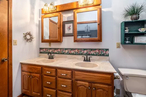 Bath - 3085 Kaolin Rd, Cobden, IL 62920 photo 1 of 4
