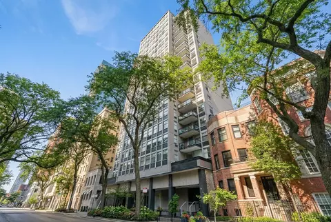 30 Elm St #20G, Chicago, IL 60611