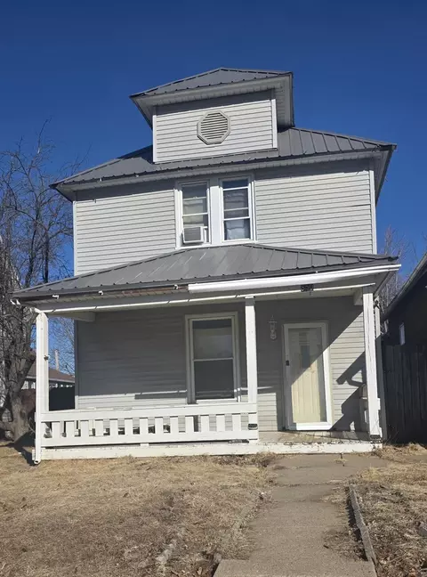 850 11th Ave S, Clinton, IA 52732