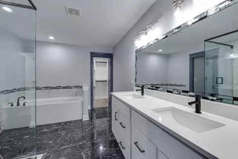 Bath - 3656 Old Bridge Ln, Elgin, IL 60124 photo 2 of 4