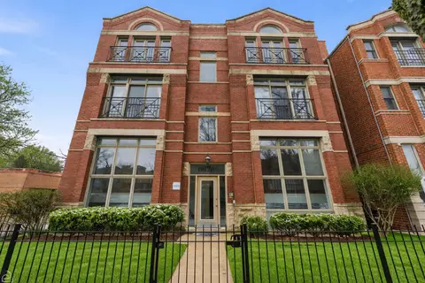 1035 W Taylor St #3, Chicago, IL 60607