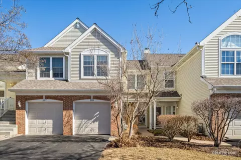 205 Hidden Pond Cir, Aurora, IL 60504
