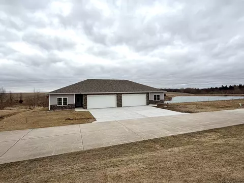 135 Countryview Ct, Aledo, IL 61231