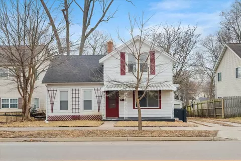 806 W Market St, Bloomington, IL 61701