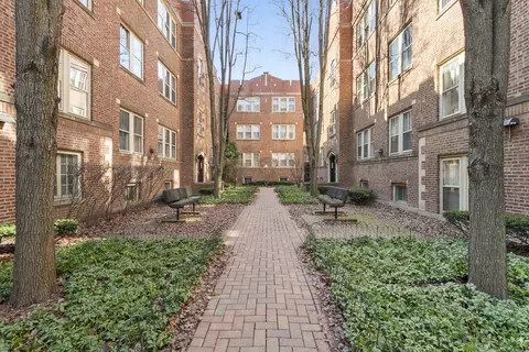 219 N Oak Park Ave #1E, Oak Park, IL 60302