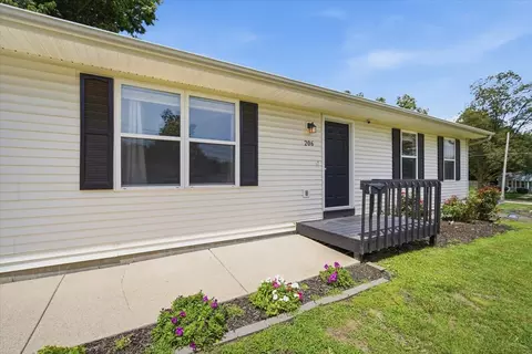 206 E Irving St, Normal, IL 61761 photo 2