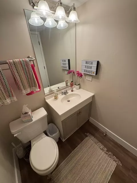 Bath - 3033 Anton Cir, Aurora, IL 60504 photo 1 of 4