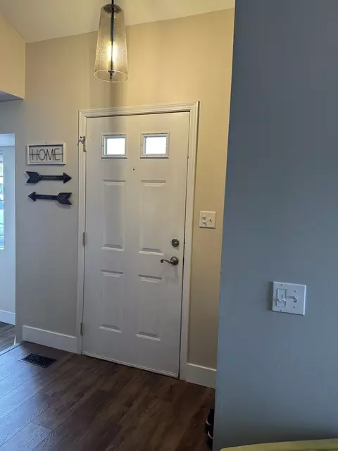 Entry Way - 3033 Anton Cir, Aurora, IL 60504 photo 1 of 6