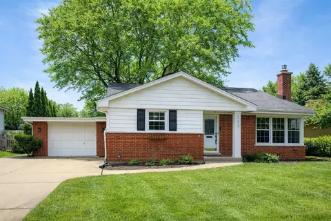 713 S William St, Mount Prospect, IL 60056