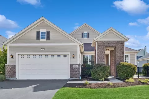 2824 Chevy Chase Ln, Naperville, IL 60564
