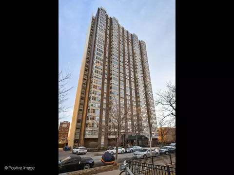 525 W Hawthorne Pl #602, Chicago, IL 60657