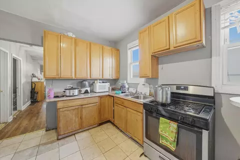 Kitchen - 65 E 102nd Pl, Chicago, IL 60628 photo 2 of 3