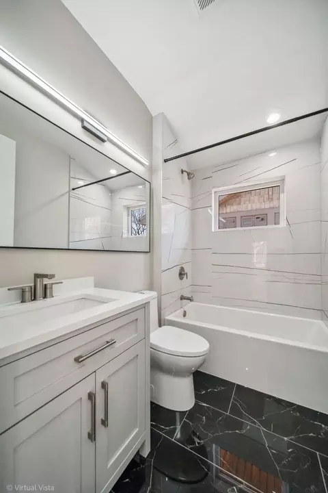 Bath - 1752 Maclean Ct, Glenview, IL 60025 photo 6 of 7