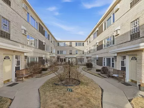 5850 W 55th St #3F, Chicago, IL 60638