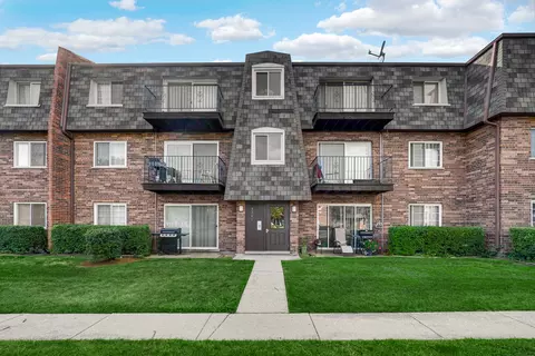 9381 Bay Colony Dr #1N, Des Plaines, IL 60016