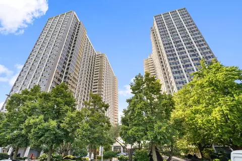 4250 N Marine Dr #1712, Chicago, IL 60613