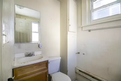 Bath - 1295 E Merchant St, Kankakee, IL 60901 photo 2 of 2