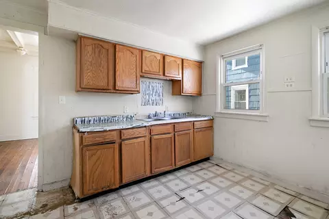 Kitchen - 1295 E Merchant St, Kankakee, IL 60901 photo 1 of 2