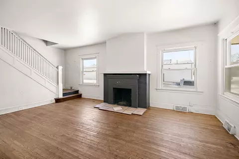 Living - 1295 E Merchant St, Kankakee, IL 60901 photo 2 of 4