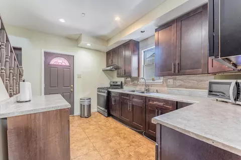 Kitchen - 1333 Willow Ave, Des Plaines, IL 60016 photo 1 of 3