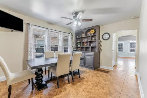 Dining - 1333 Willow Ave, Des Plaines, IL 60016 photo 2 of 2