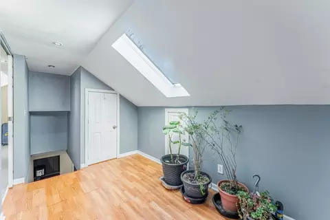 Entry Way - 1333 Willow Ave, Des Plaines, IL 60016 photo 3 of 5