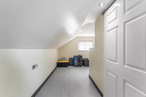 Entry Way - 1333 Willow Ave, Des Plaines, IL 60016 photo 1 of 5
