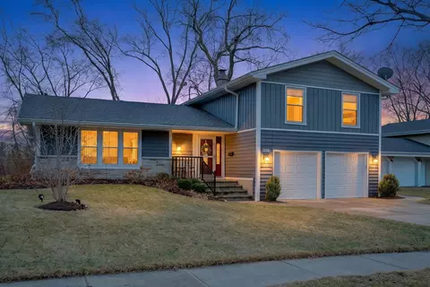 1335 Blair Ln, Hoffman Estates, IL 60169