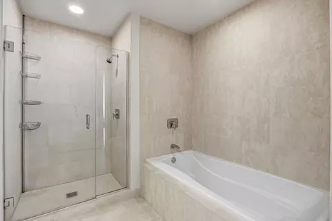 Bath - 60 E Monroe St #5301, Chicago, IL 60603 photo 3 of 3