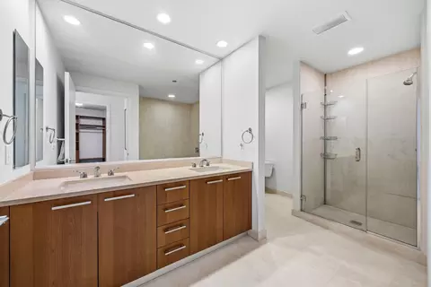 Bath - 60 E Monroe St #5301, Chicago, IL 60603 photo 2 of 3