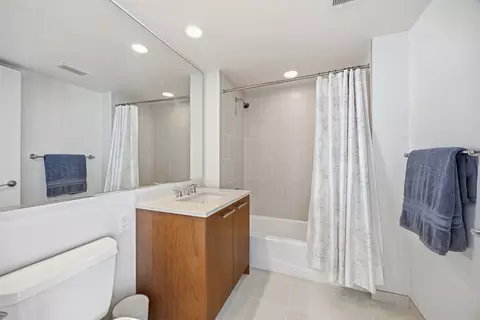 Bath - 60 E Monroe St #5301, Chicago, IL 60603 photo 1 of 3