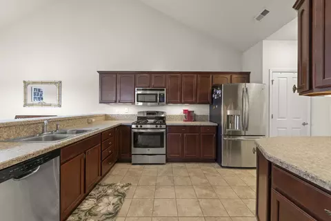 Kitchen - 16626 S Fox Run Cir, Plainfield, IL 60586 photo 2 of 3