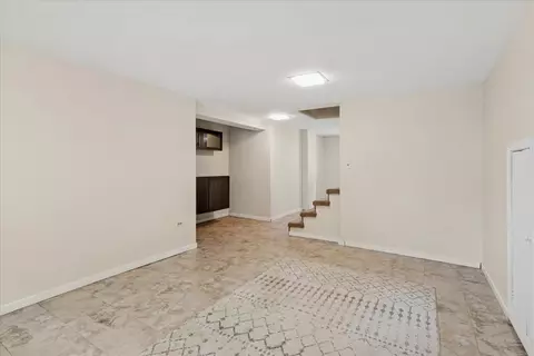 Living - 652 E Prairie Ave, Des Plaines, IL 60016 photo 5 of 5