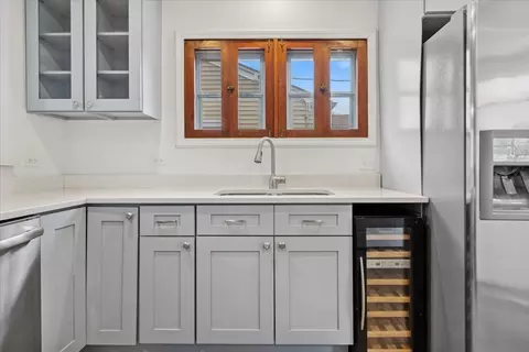 Kitchen - 652 E Prairie Ave, Des Plaines, IL 60016 photo 3 of 3