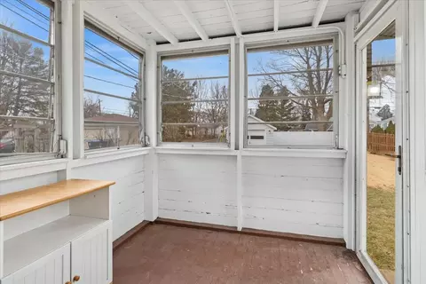 Exterior - 652 E Prairie Ave, Des Plaines, IL 60016 photo 2 of 3