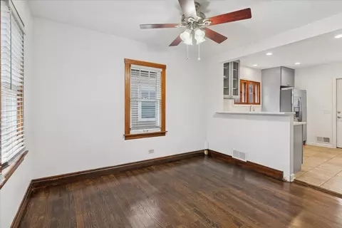 Living - 652 E Prairie Ave, Des Plaines, IL 60016 photo 1 of 5