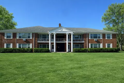 2000 Parkside Dr #FG, Park Ridge, IL 60068