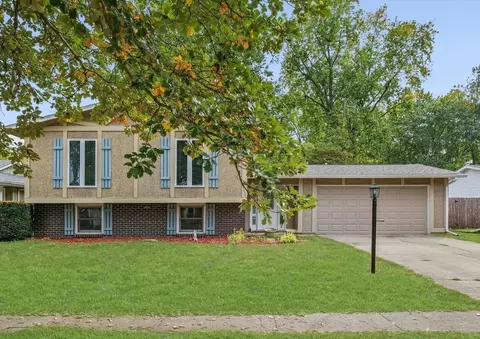 2313 Glenoak Dr, Champaign, IL 61821