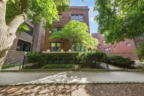 1447 W Rosemont Ave #1, Chicago, IL 60660