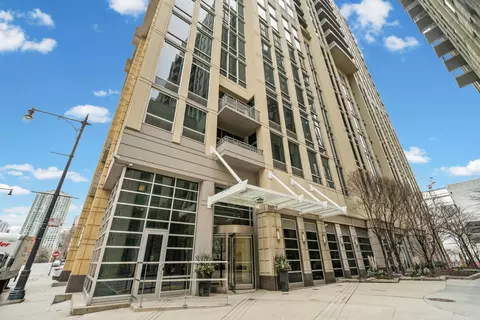 700 N Larrabee St #1613, Chicago, IL 60654