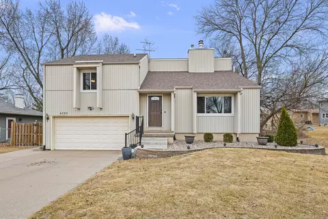 4590 Apple Valley Dr, Bettendorf, IA 52722